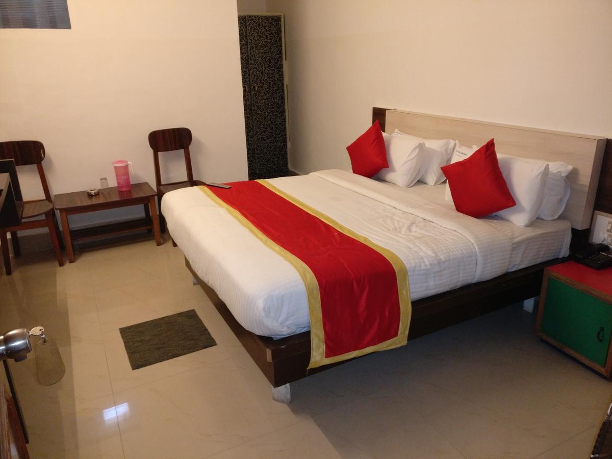 Hotel Raj Mahal จิกมากาลูร์ ภายนอก รูปภาพ