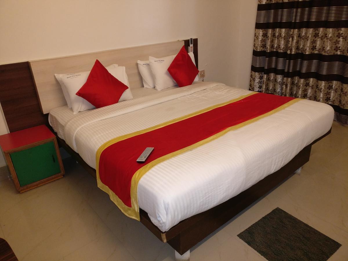 Hotel Raj Mahal จิกมากาลูร์ ภายนอก รูปภาพ