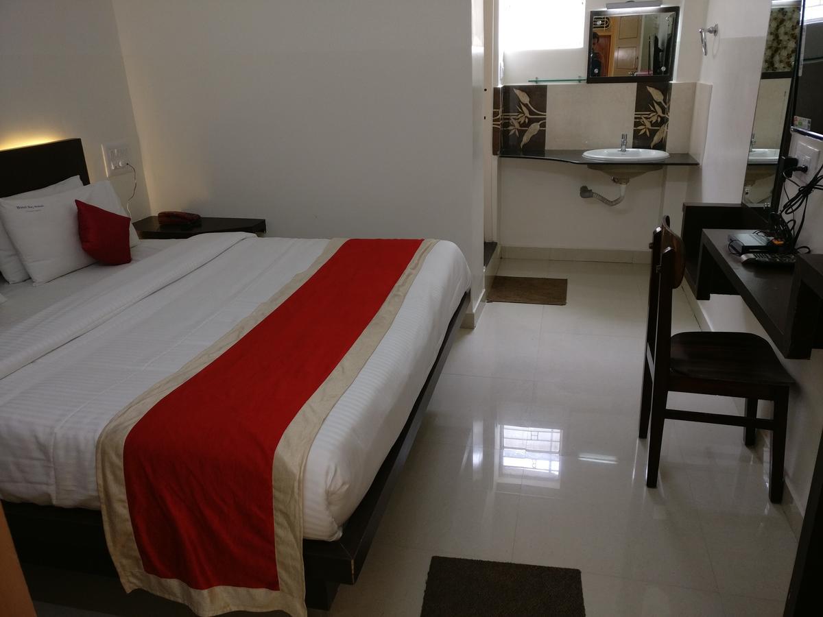 Hotel Raj Mahal จิกมากาลูร์ ภายนอก รูปภาพ