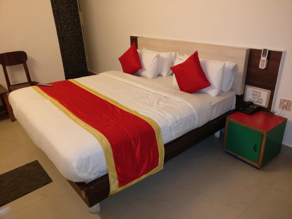Hotel Raj Mahal จิกมากาลูร์ ภายนอก รูปภาพ