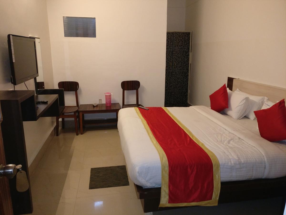 Hotel Raj Mahal จิกมากาลูร์ ภายนอก รูปภาพ
