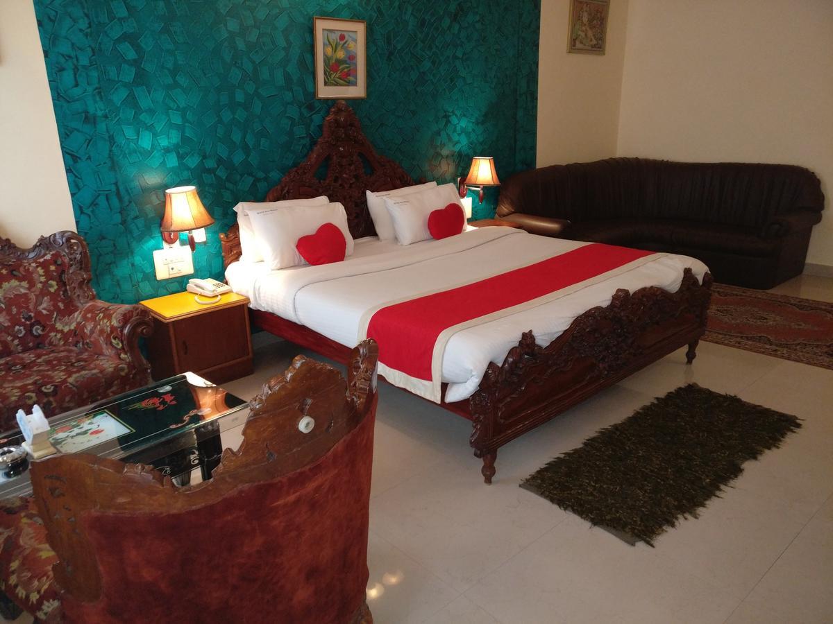 Hotel Raj Mahal จิกมากาลูร์ ภายนอก รูปภาพ